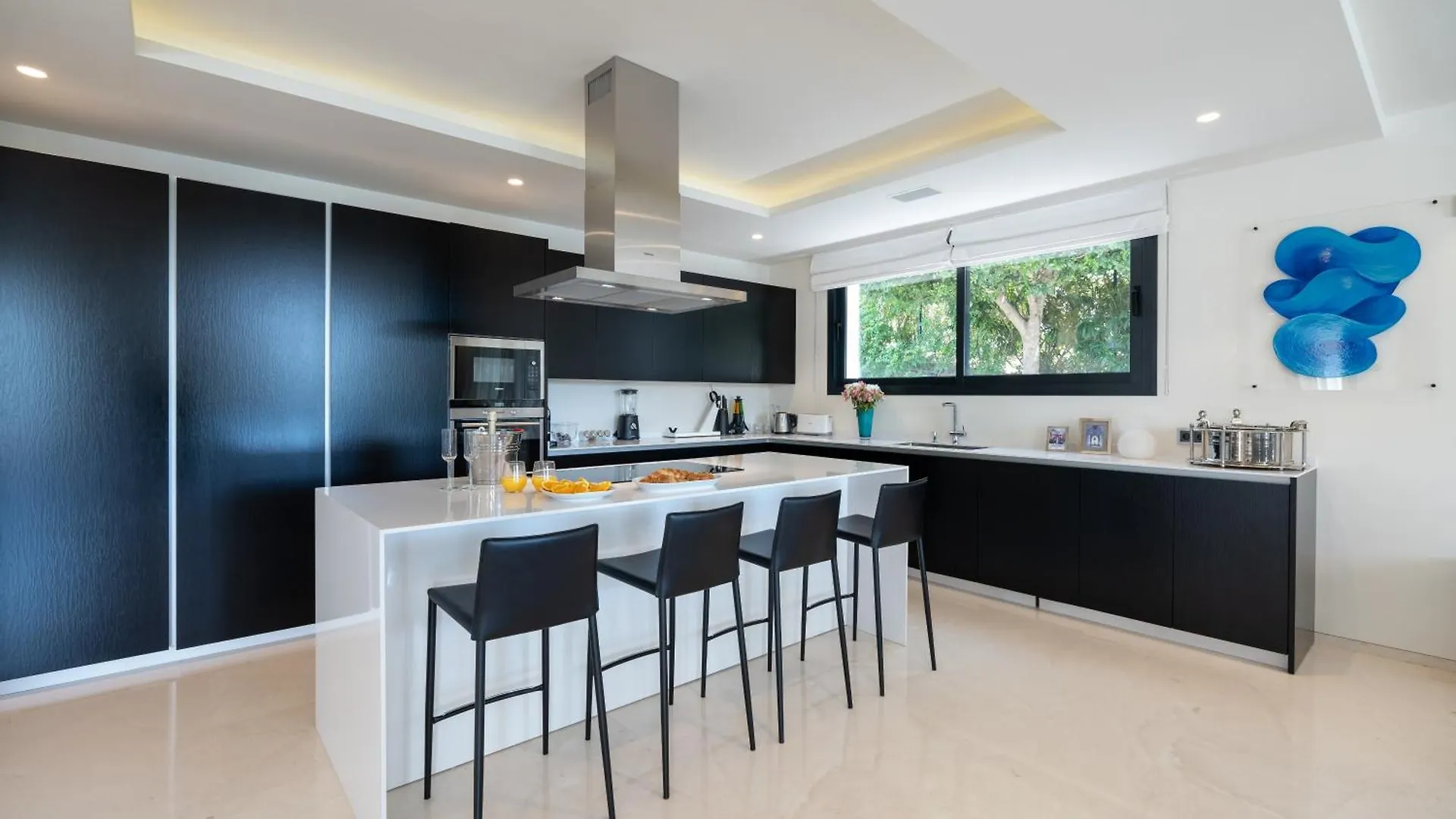 Villa Eva Los Olivos Nueva Andalucia Marbella