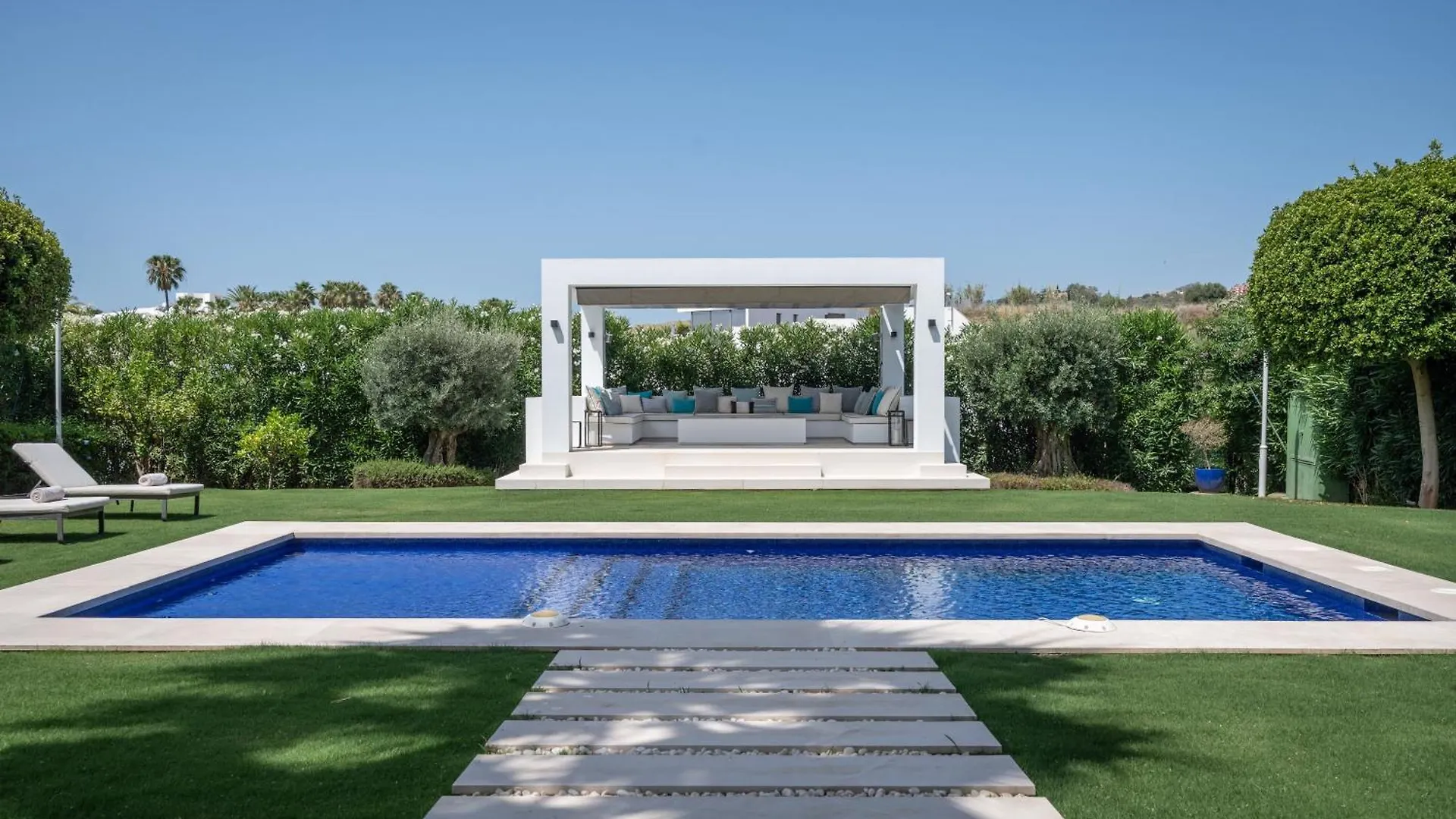 Villa Eva Los Olivos Nueva Andalucia Marbella
