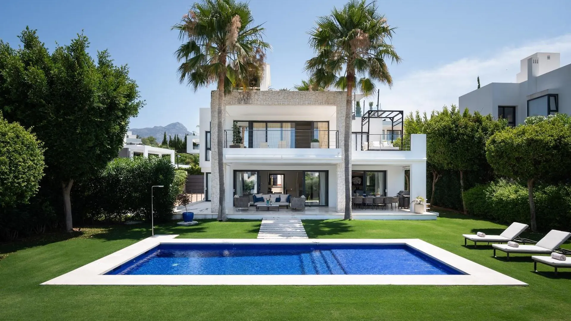 Villa Eva Los Olivos Nueva Andalucia location