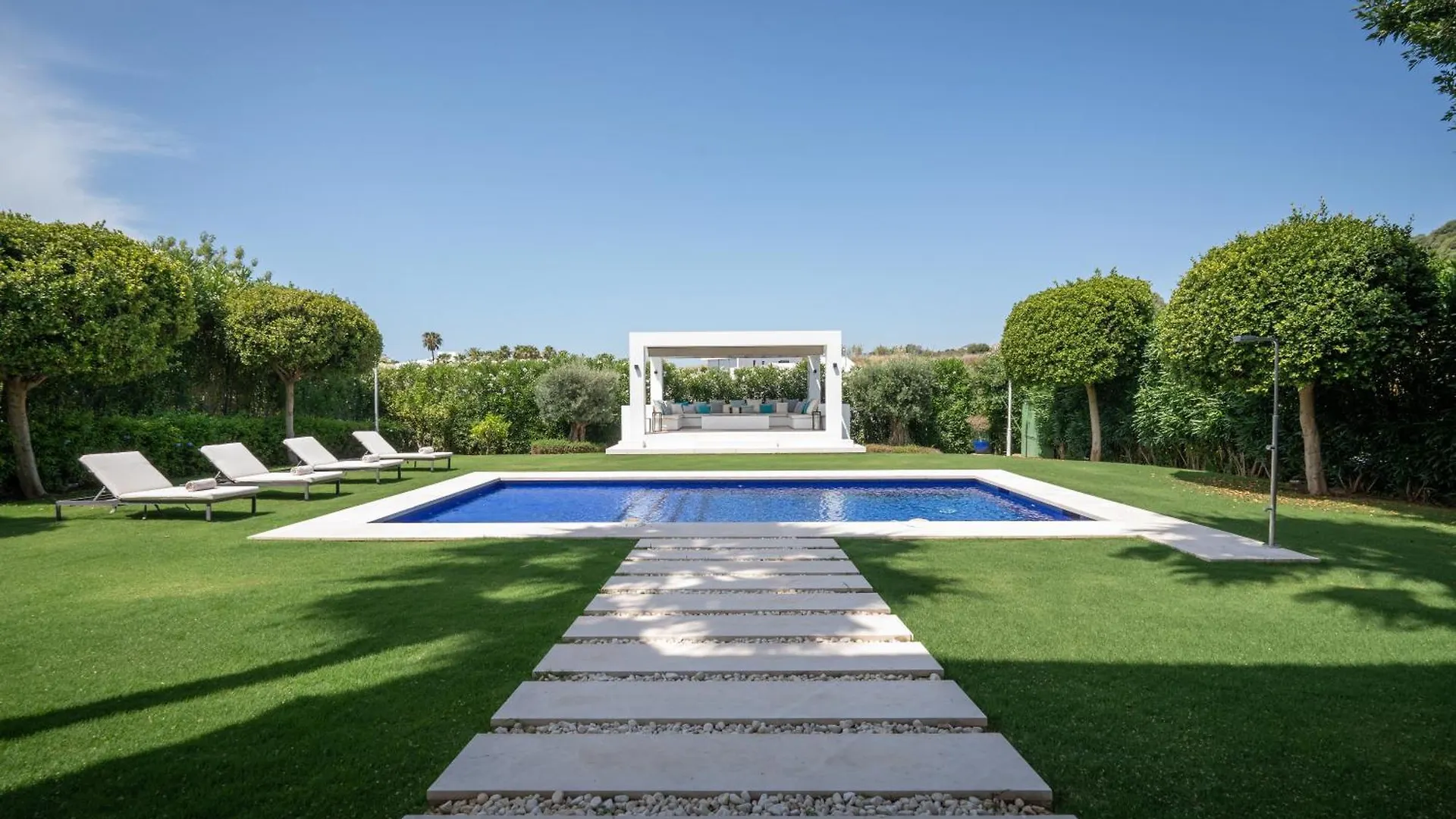 Villa Eva Los Olivos Nueva Andalucia Marbella