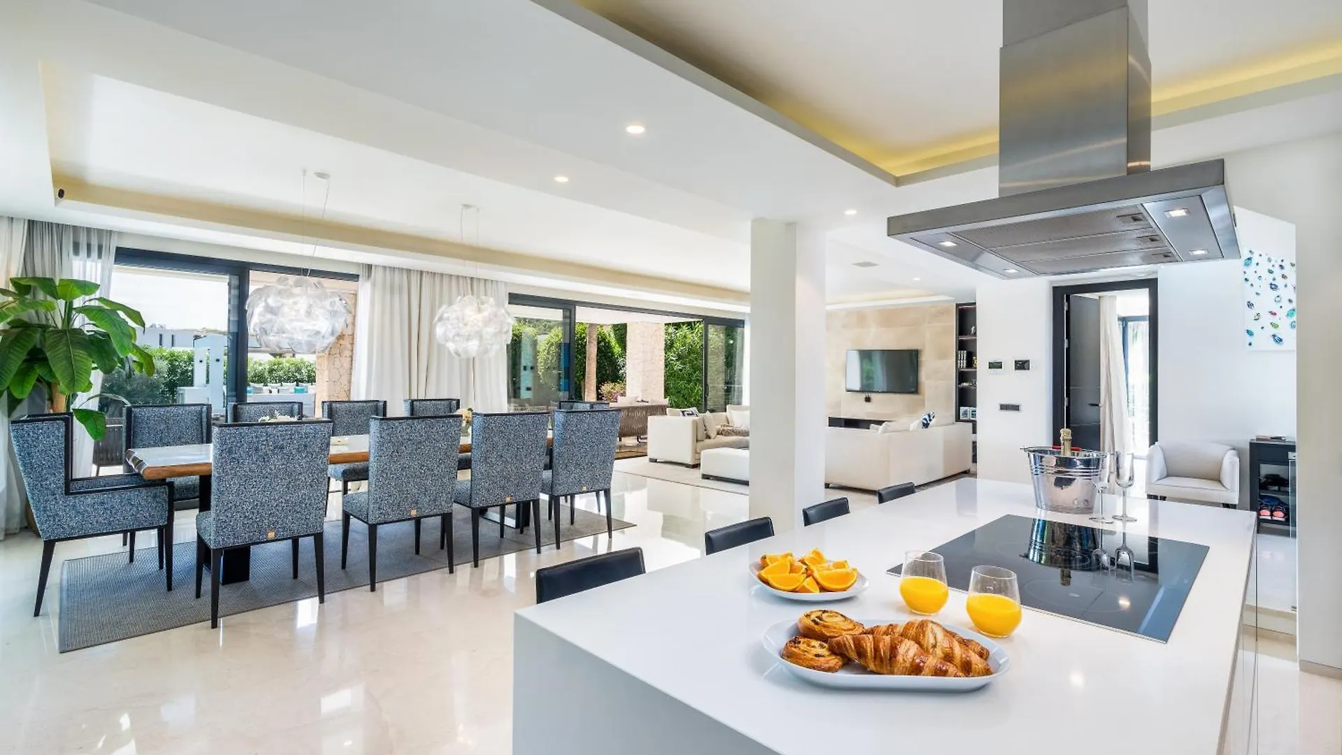 Villa Eva Los Olivos Nueva Andalucia Marbella